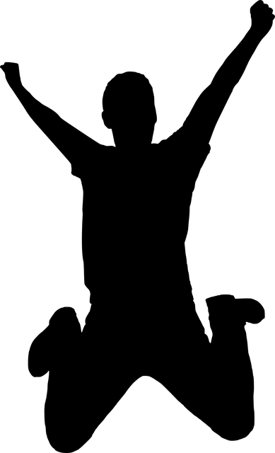 Silhouette hochspringender Mann